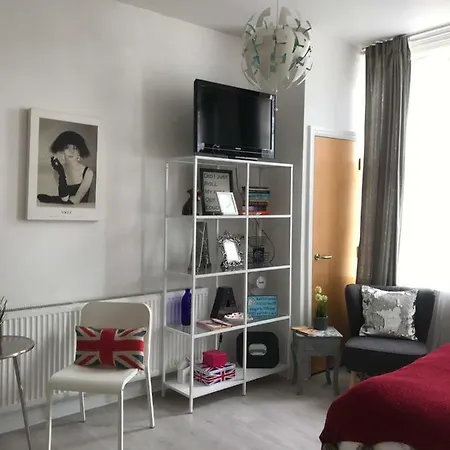 Flat 4 Bright Light City Centre Studio