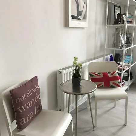 Flat 4 Bright Light City Centre Studio Bristol